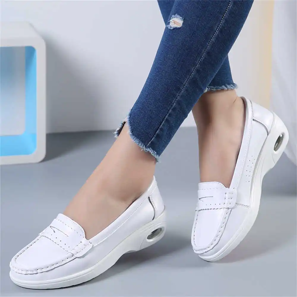 Thick Sole Slipon White Traine - đánh giá và giá Resale Women'S Formal Wear